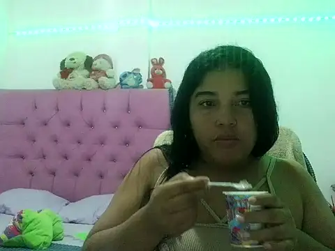 Snapshot of angelHeath13 chatting on June 10, 2:01 am angelHeath13 online show from June 10, 2:01 am