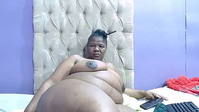 NaughtyChubbyZoe online show from September 10, 9:15 pm