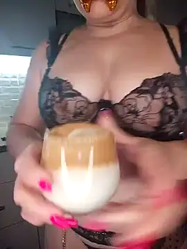 BigAssMom  online show from June 17, 5:03 pm