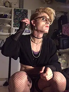 Sissy Cindy Whore online show from April 12, 12:48 am