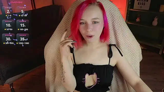 NaomiYoru online show from January 31, 8:40 pm