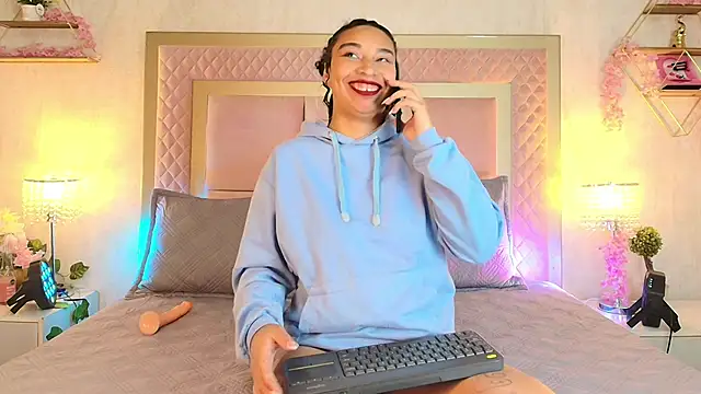 SofiaWhites online show from April 13, 3:34 am