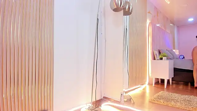 SofiaWhites online show from April 17, 8:34 pm