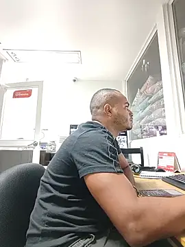 SanChacal5694 online show from April 7, 10:42 pm