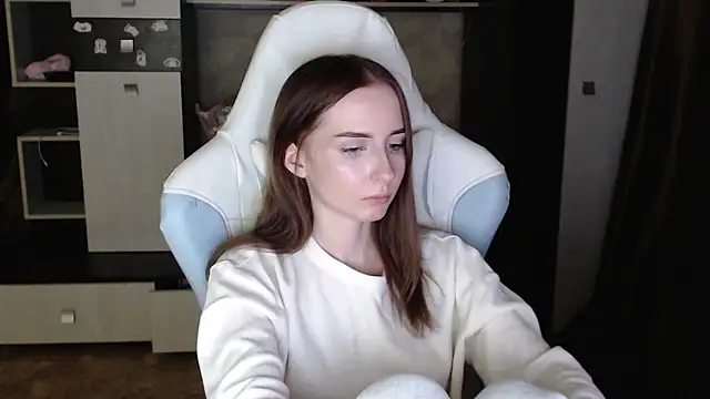 Snapshot of Cutti_Crystal chatting on October 27, 6:12 pm Cutti Crystal online show from October 27, 6:12 pm