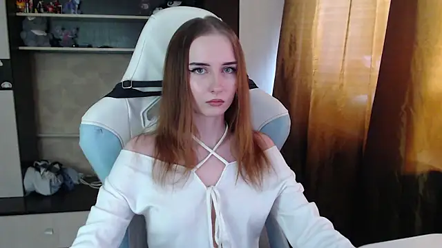 Cutti Crystal online show from March 6, 2:52 am