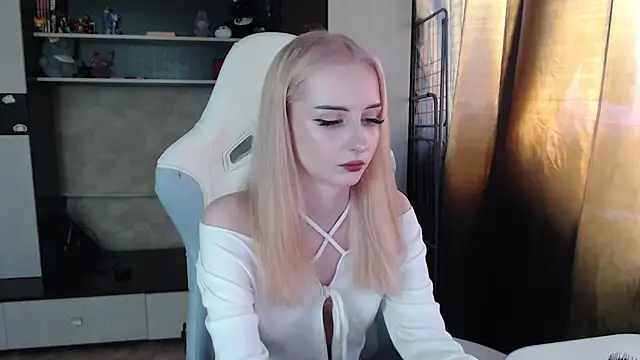 Cutti Crystal online show from March 30, 1:39 am