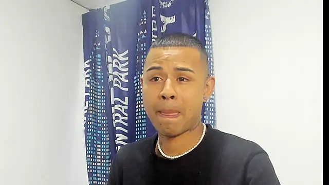 Snapshot of _Logan_Colton_ chatting on November 12, 10:20 pm Logan Colton online show from November 12, 10:20 pm