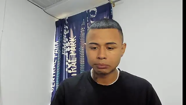 Snapshot of _Logan_Colton_ chatting on November 14, 8:18 pm Logan Colton online show from November 14, 8:18 pm