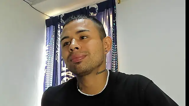 Snapshot of _Logan_Colton_ chatting on November 20, 5:56 pm Logan Colton online show from November 20, 5:56 pm