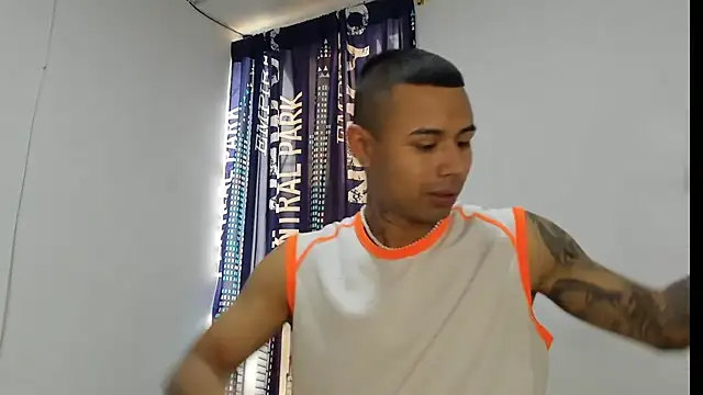 Snapshot of _Logan_Colton_ chatting on November 26, 7:48 pm Logan Colton online show from November 26, 7:48 pm