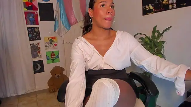 cam11 07 online show from March 22, 8:34 pm