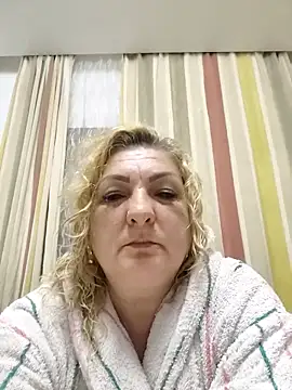 Snapshot of clarabbw47 chatting on April 25, 8:28 pm clarabbw47 online show from April 25, 8:28 pm