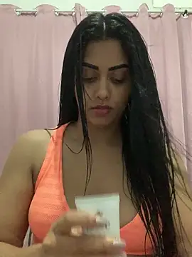 Snapshot of afroditii chatting on November 4, 12:10 am afroditii online show from November 4, 12:10 am