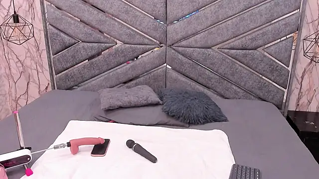 SASHA BROWNIE   online show from March 14, 7:52 pm