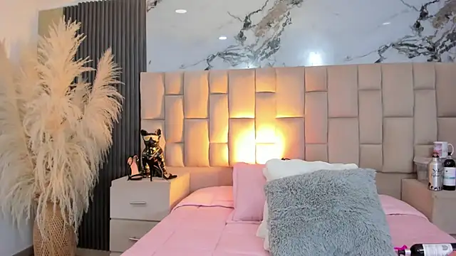 cloesummerr  online show from March 12, 12:55 pm