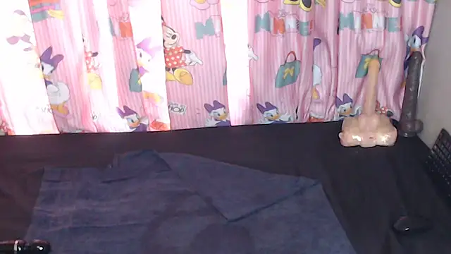 TrishahXo online show from March 27, 8:09 am