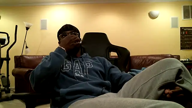 Snapshot of james421__ chatting on May 3, 4:18 am james421 online show from May 3, 4:18 am