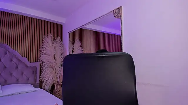 Starbutterflyy  online show from February 3, 4:54 am