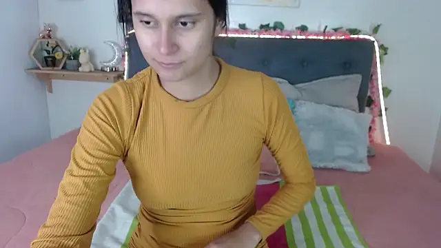 Snapshot of valentini_villa chatting on October 23, 8:18 pm valentini villa online show from October 23, 8:18 pm