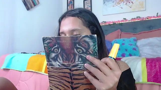 Snapshot of valentini_villa chatting on October 25, 7:41 pm valentini villa online show from October 25, 7:41 pm