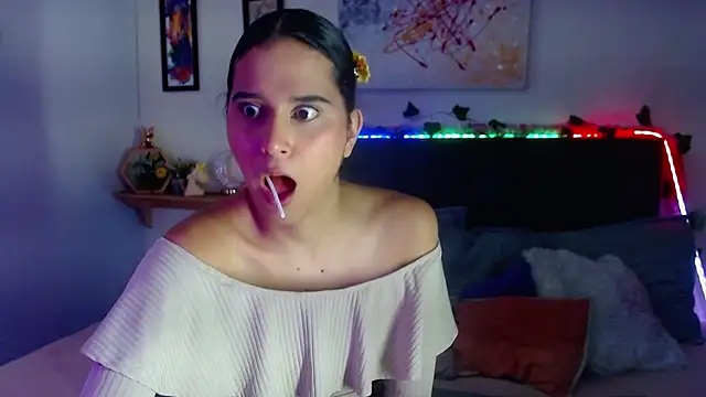 Snapshot of valentini_villa chatting on November 25, 7:25 pm valentini villa online show from November 25, 7:25 pm