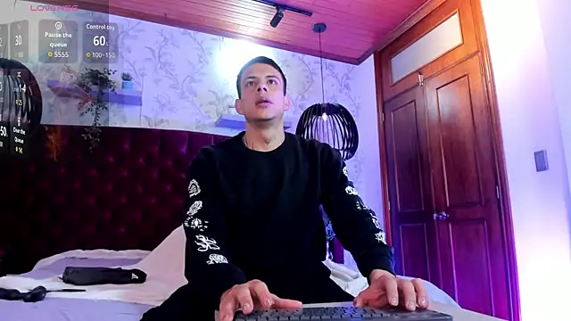 Snapshot of Dustin_Sonne chatting on September 16, 3:40 am Dustin Sonne online show from September 16, 3:40 am