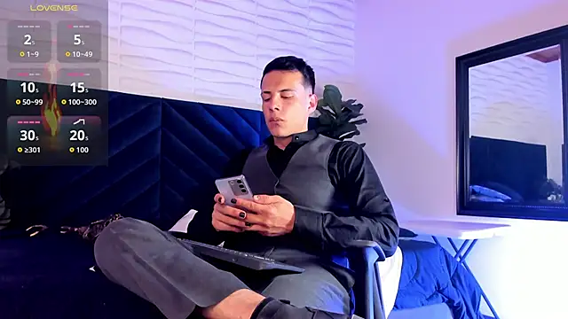 Snapshot of Dustin_Sonne chatting on October 3, 3:25 am Dustin Sonne online show from October 3, 3:25 am