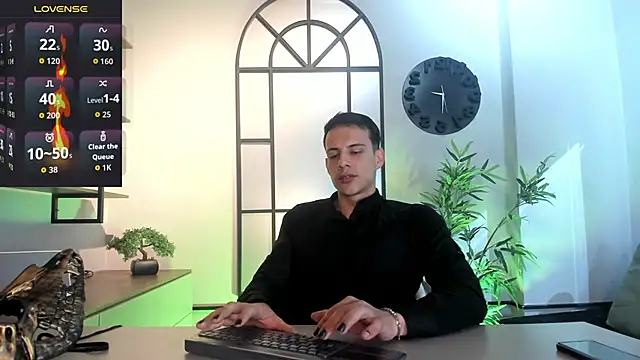 Snapshot of Dustin_Sonne chatting on October 13, 3:28 am Dustin Sonne online show from October 13, 3:28 am