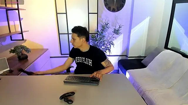 Snapshot of Dustin_Sonne chatting on October 15, 3:39 am Dustin Sonne online show from October 15, 3:39 am