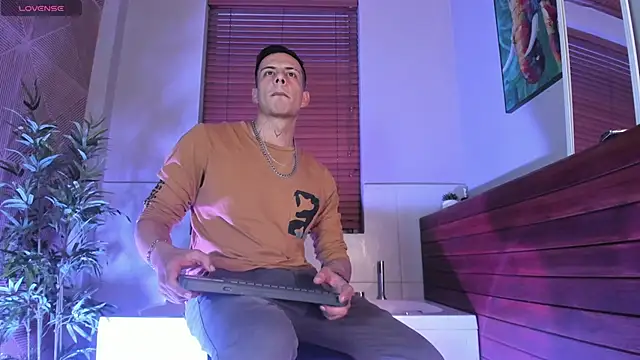 Snapshot of Dustin_Sonne chatting on October 29, 3:42 am Dustin Sonne online show from October 29, 3:42 am