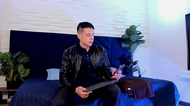 Snapshot of Dustin_Sonne chatting on October 30, 3:52 am Dustin Sonne online show from October 30, 3:52 am