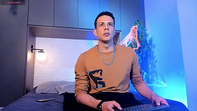 Snapshot of Dustin_Sonne chatting on November 7, 3:50 am Dustin Sonne online show from November 7, 3:50 am