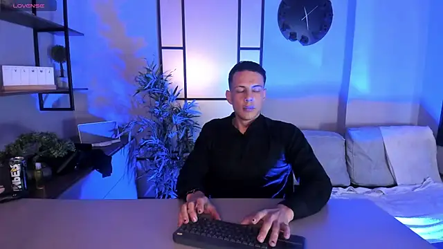 Snapshot of Dustin_Sonne chatting on November 29, 3:42 am Dustin Sonne online show from November 29, 3:42 am