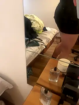 Snapshot of amiliatr chatting on September 30, 11:59 am amiliatr online show from September 30, 11:59 am