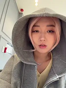 winter11 online show from March 6, 6:43 am