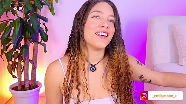 onlyemily  online show from April 16, 1:06 am