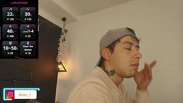 Aleecandrews online show from December 2, 7:09 pm