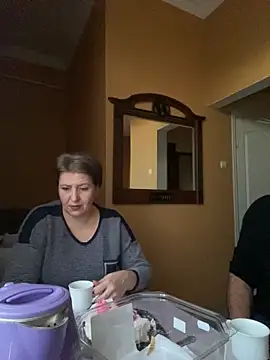 Snapshot of ReginaAndGordon chatting on December 19, 1:40 pm ReginaAndGordon online show from December 19, 1:40 pm