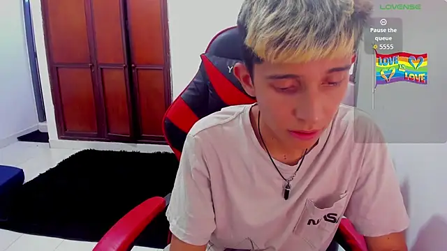 Snapshot of gomitaboy_1 chatting on September 9, 8:41 pm gomitaboy 1 online show from September 9, 8:41 pm