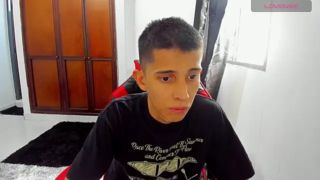 Snapshot of gomitaboy_1 chatting on September 15, 7:14 pm gomitaboy 1 online show from September 15, 7:14 pm