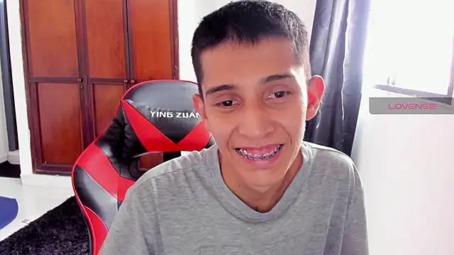 Snapshot of gomitaboy_1 chatting on September 23, 6:55 pm gomitaboy 1 online show from September 23, 6:55 pm