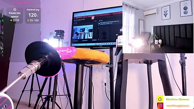 Marthina online show from December 18, 1:39 pm