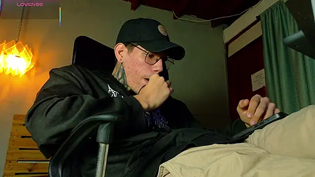 david huge online show from April 3, 3:37 am