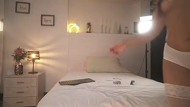 Snapshot of ximena_cortez_03 chatting on October 30, 1:51 am ximena cortez 03 online show from October 30, 1:51 am