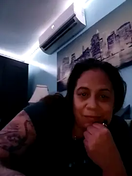 Snapshot of PrettyKittyMia chatting on October 11, 6:01 am PrettyKittyMia online show from October 11, 6:01 am