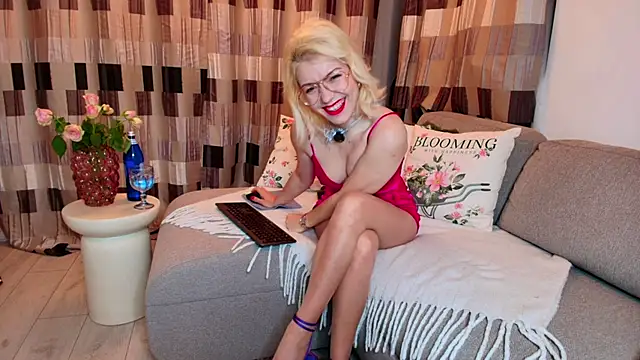 Snapshot of Hellen_TheSoul chatting on April 24, 2:36 am Hellen TheSoul online show from April 24, 2:36 am