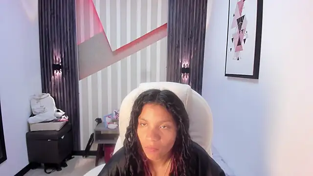 Snapshot of LittleeStar chatting on July 27, 7:43 pm LittleeStar online show from July 27, 7:43 pm