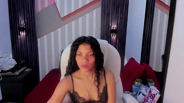 Snapshot of LittleeStar chatting on July 28, 7:26 pm LittleeStar online show from July 28, 7:26 pm