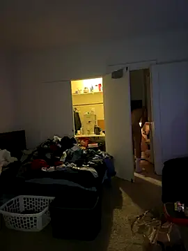 Snapshot of KingKevo27 chatting on November 21, 12:43 am KingKevo27 online show from November 21, 12:43 am